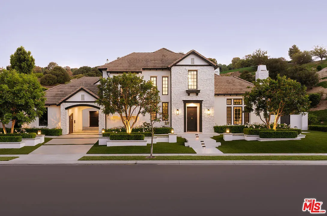 The Oaks Estate at 25324 Prado de Naranja